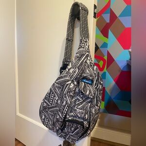 NWOT Kavu rope sling bag- black and white print.